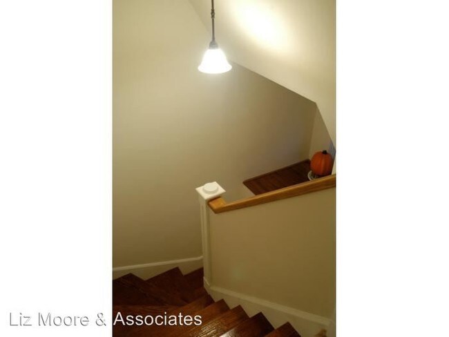 Foto del edificio - 3 br, 1.5 bath House - 75 Hopkins Street