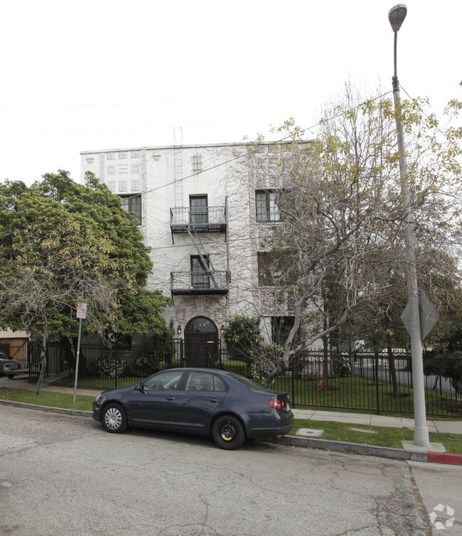 Building Photo - 1756 Tamarind Ave
