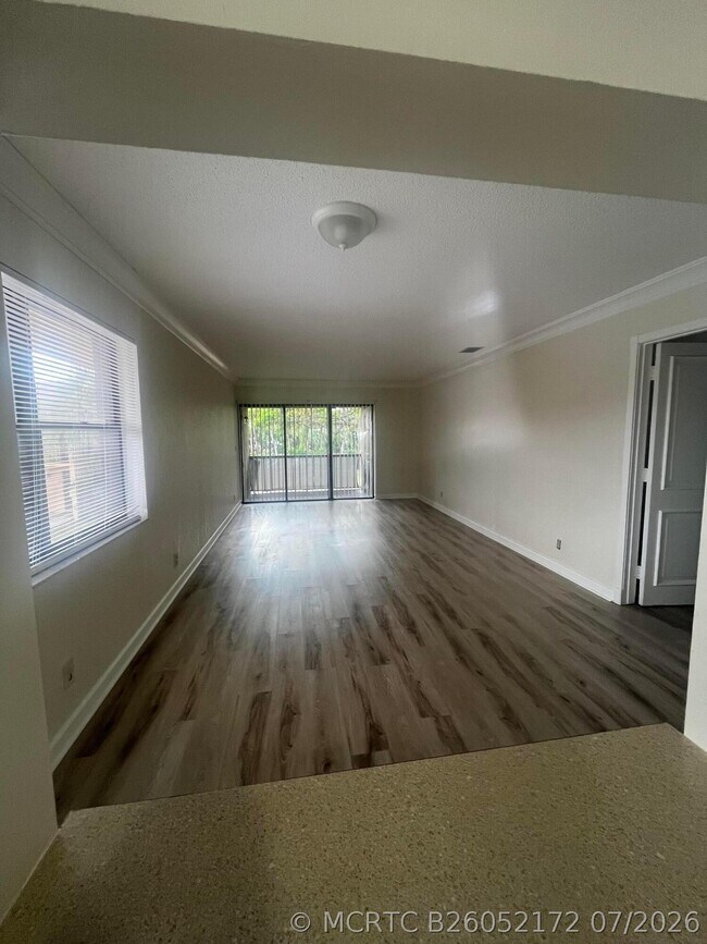 Foto del edificio - 5975 Forest Hill Blvd