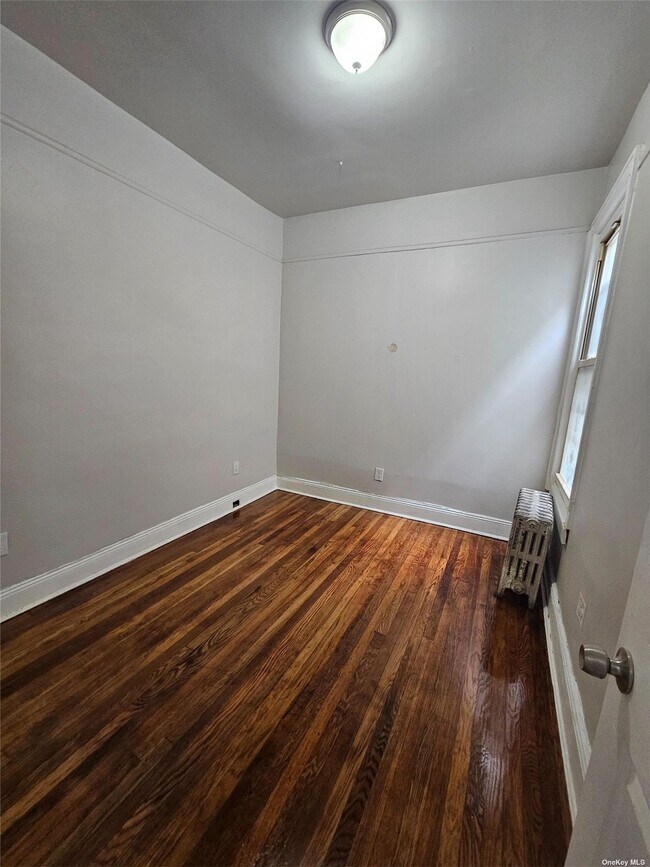 Foto del edificio - 79-33 Myrtle Ave