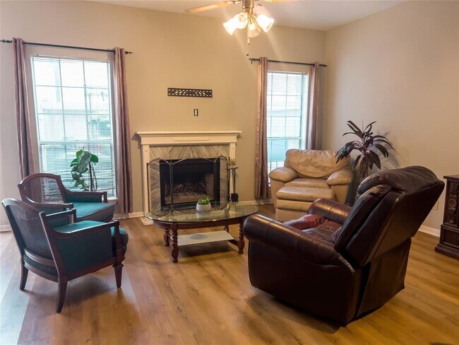 Foto del edificio - 3212 Holly Hall St