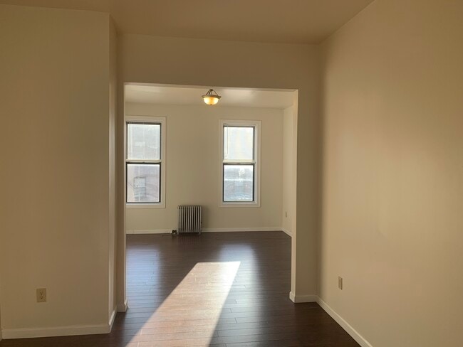 Building Photo - 247 21st St