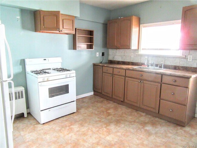 Foto del edificio - 48 E Main St