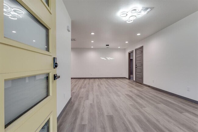 Foto del edificio - 1139 NE Grand Blvd