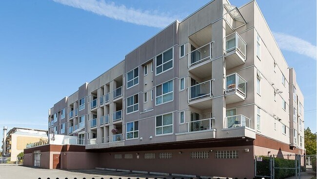Building Photo - 5499 203 St