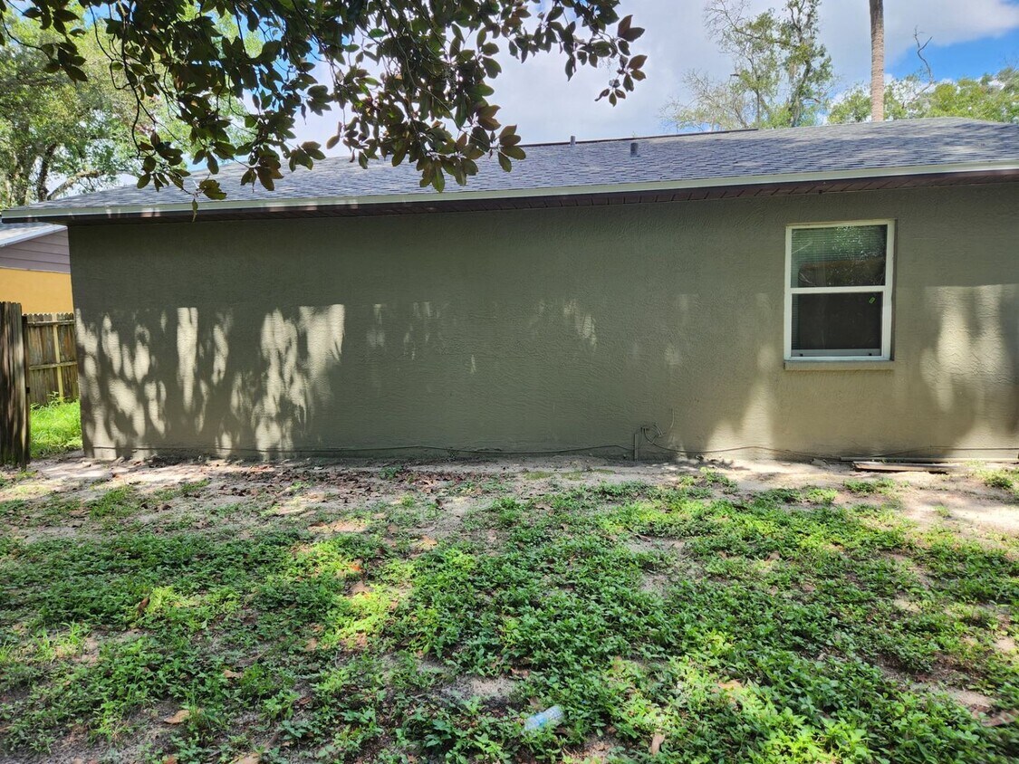 Building Photo - Move-In Ready 2BR/2BA Home with Modern Updates & Prime Zephyrhills Location!