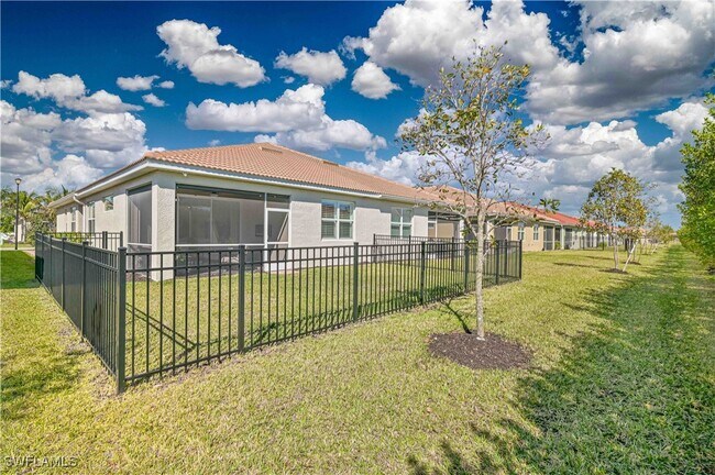 Foto del edificio - 3013 Royal Gardens Ave