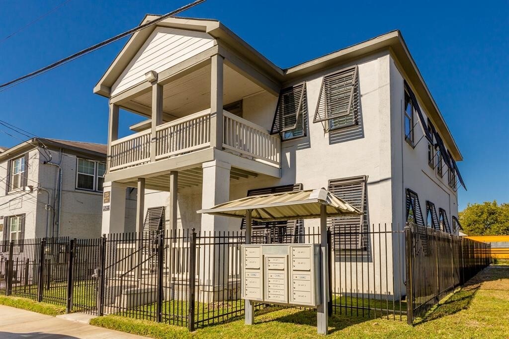 Foto principal - 215 N Milby St