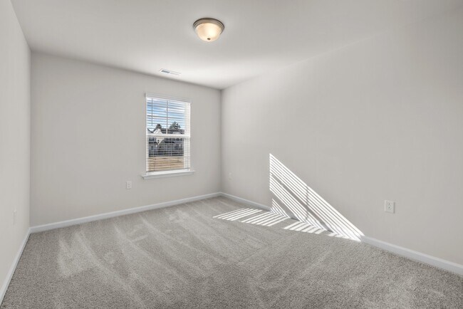 Building Photo - 5615 Edessa Ave