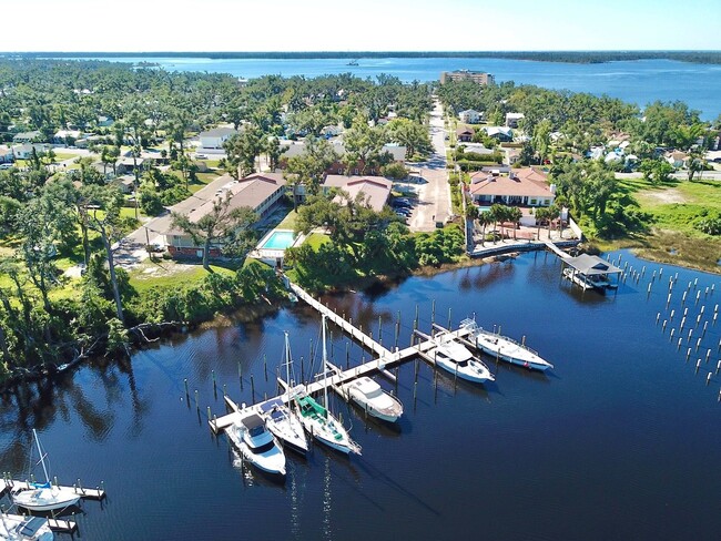 Foto del edificio - Magnolia Cove Apartments and Marina