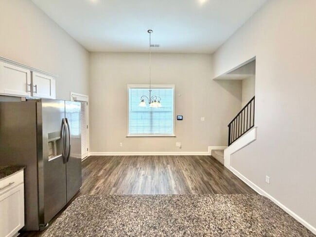 Building Photo - 5 BR 3 full bath home now Available in Walls MS