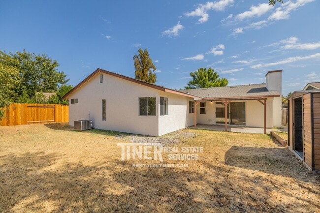 Building Photo - Beautiful Roseville Home