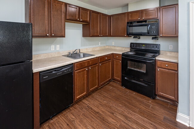 3BR, 2BA Townhouse - 1,170 SF - Kitchen - Beltline Townhomes