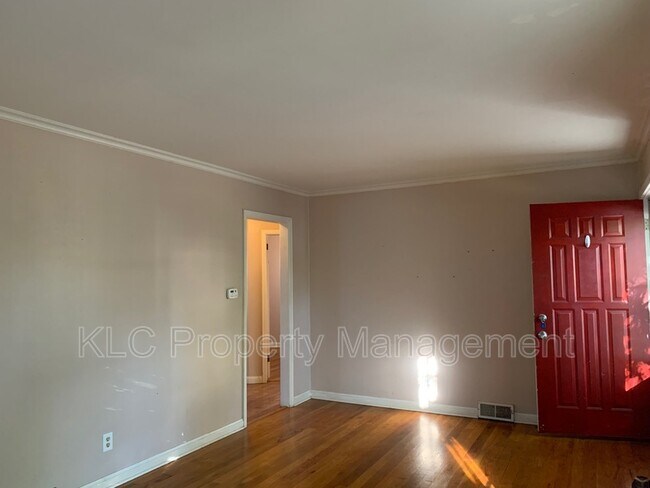 Building Photo - 313 Hillside Ave