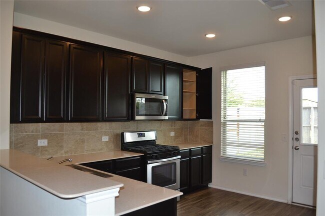 Foto del edificio - 15919 Smithland Dr