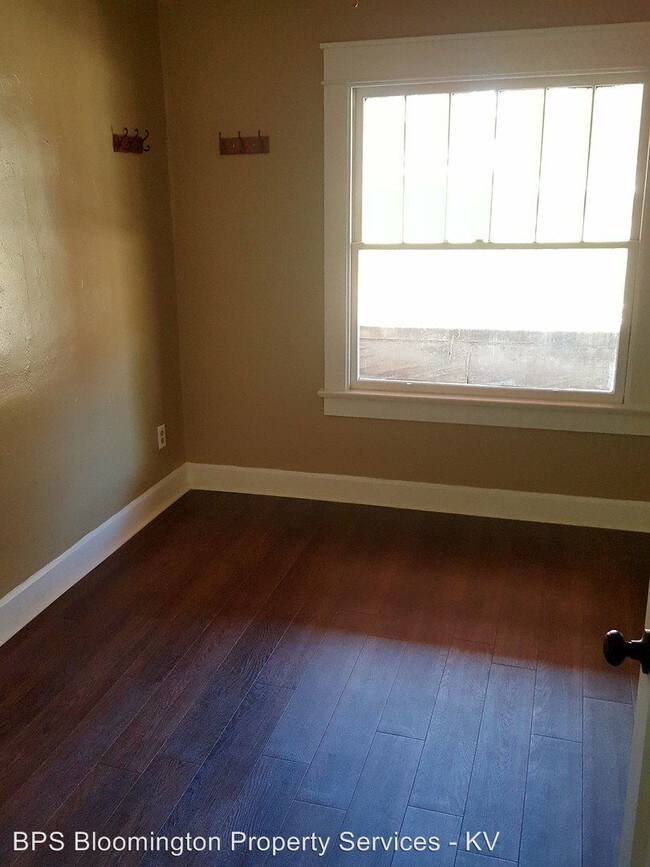 Building Photo - 7 br, 3 bath Apartment - 710 E 9th St
