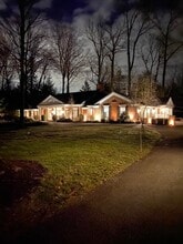 Building Photo - 9675 Rollin Dr