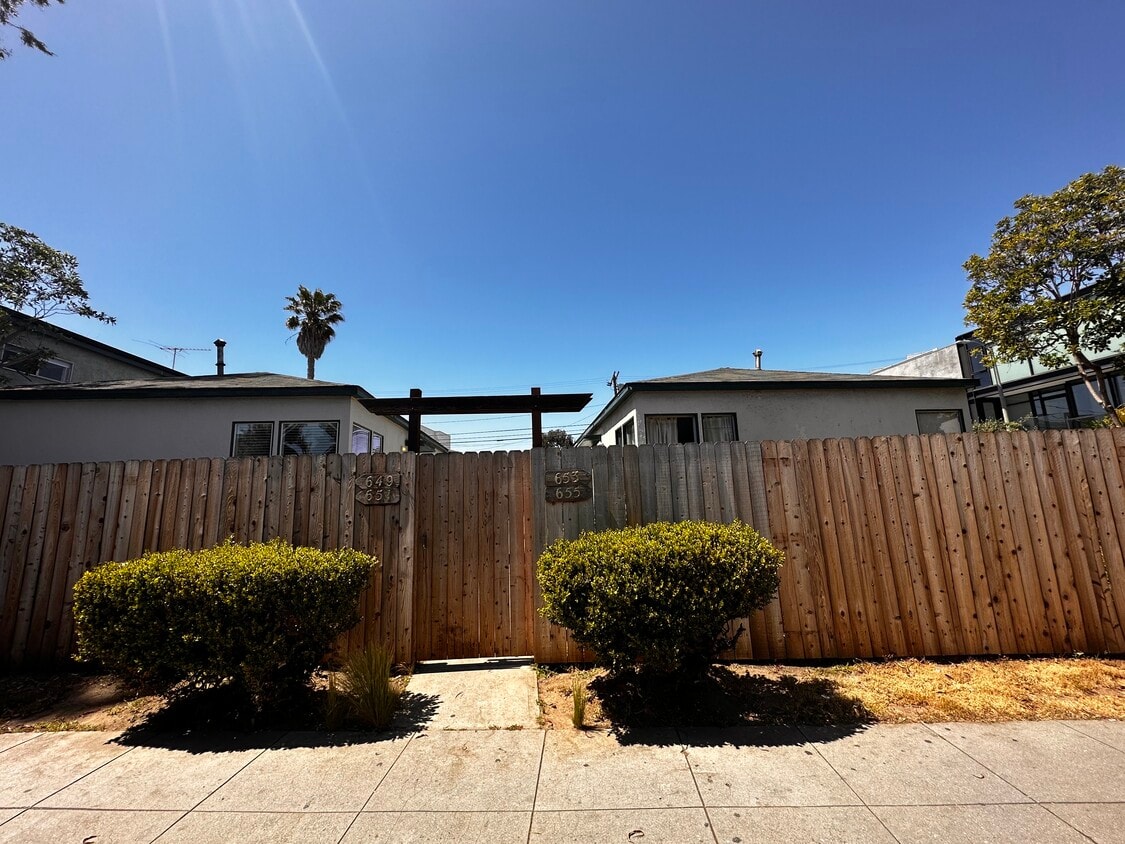 Primary Photo - 655 Rose Ave