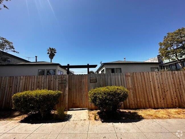Building Photo - 655 Rose Ave