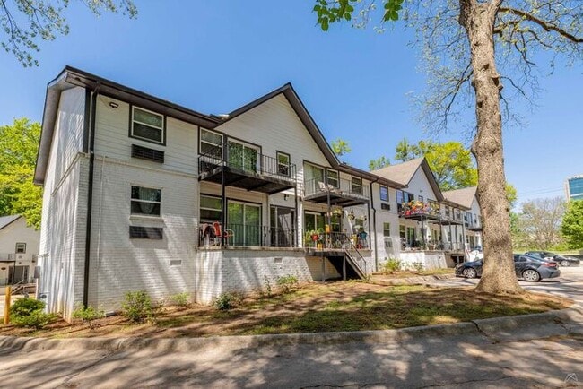 Foto del edificio - SPRING MOVE-IN SPECIAL - Reduced Rates on ALL Floorplans + Apply & Receive Approval by 02/28/26 e...