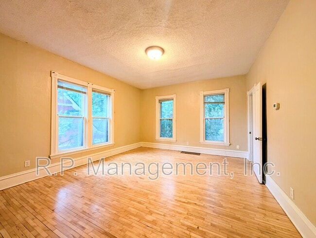 Building Photo - 2048 Carroll Ave