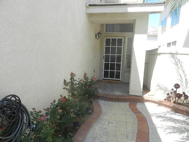 Building Photo - PICTURE PERFECT 2 STORY DETACHED HOME, GAT...