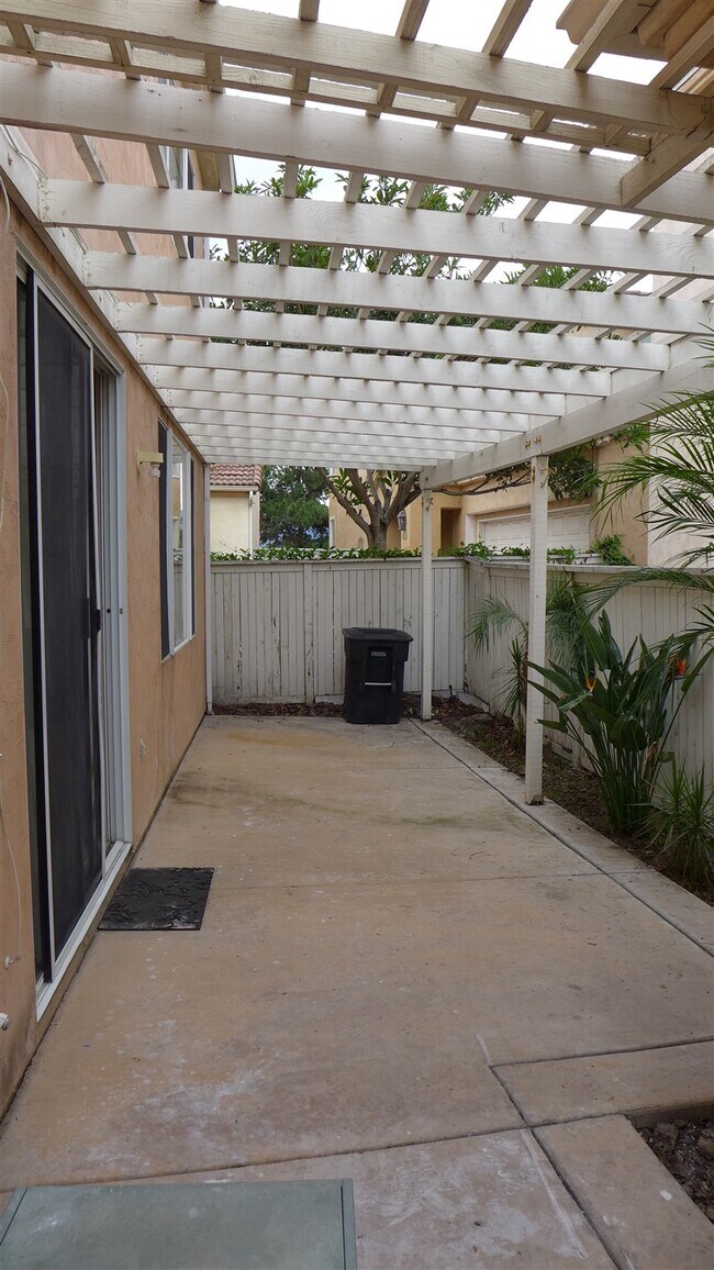 Building Photo - 1187 Calle Tesoro