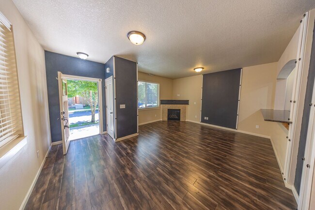 Foto del edificio - Three bedroom home in Hazel Dell - built i...