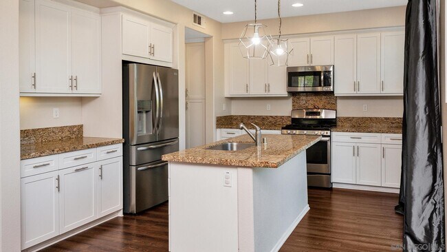 Building Photo - 8994 Butternut Ln