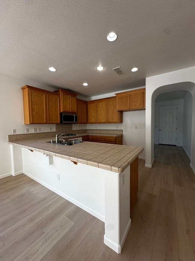 Foto del edificio - Beautiful Elk Grove Home