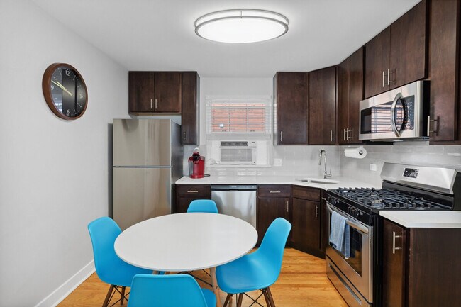 Foto del edificio - 1015 W Howard St