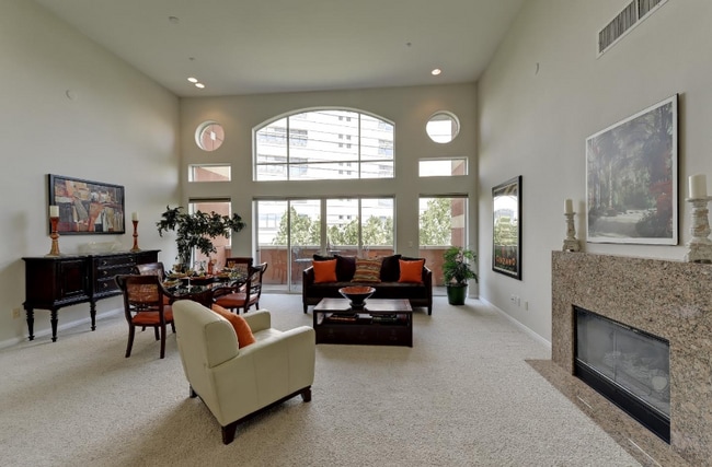 Building Photo - 130 E San Fernando St