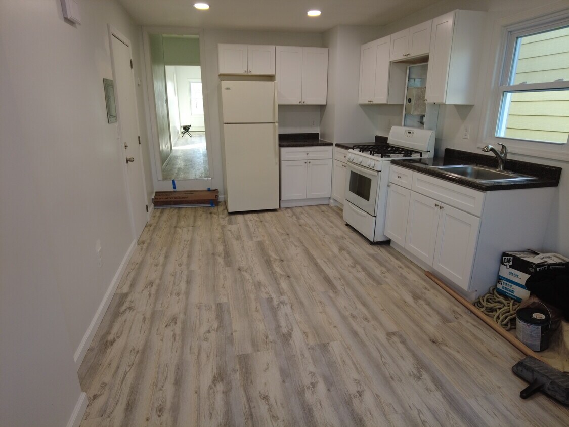 Kitchen - 317 E Jersey St