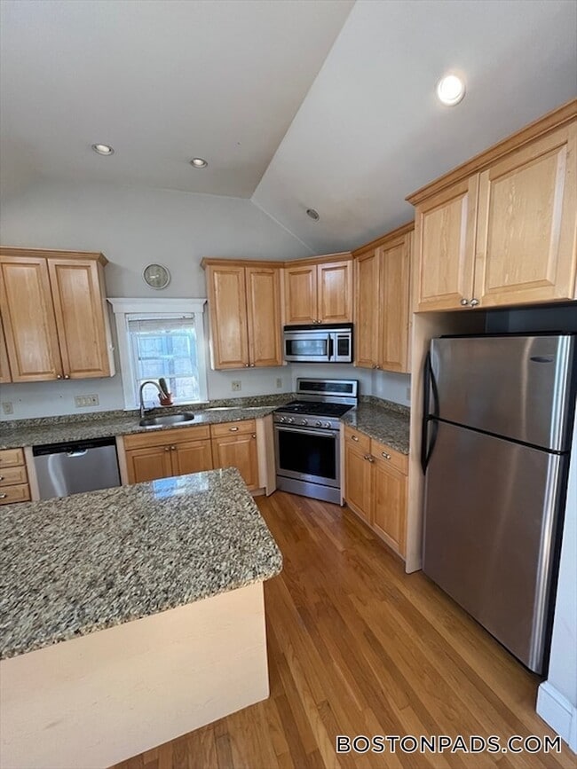 Building Photo - 117 Columbia St