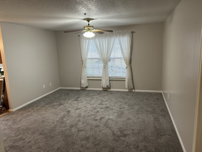 Living Room - 110 Vixen Cir