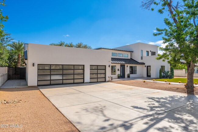 Foto del edificio - 4421 E Earll Dr