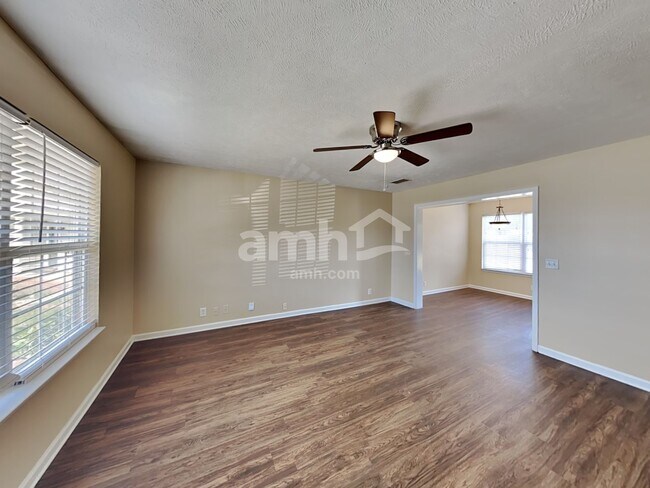 Foto del edificio - 2920 Bray Ct