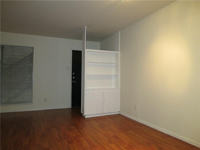 Building Photo - 4107 Avondale Ave
