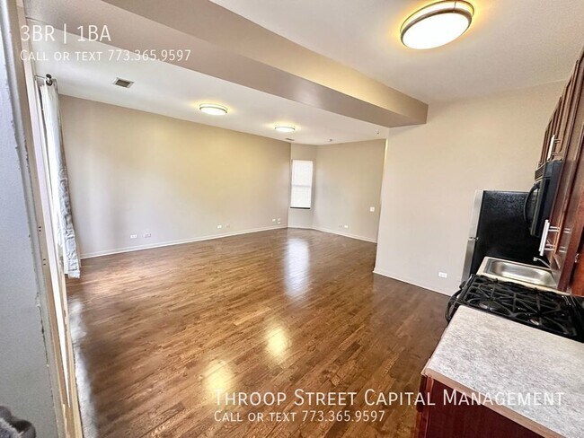 Building Photo - Spacious 3Bed 1Bath