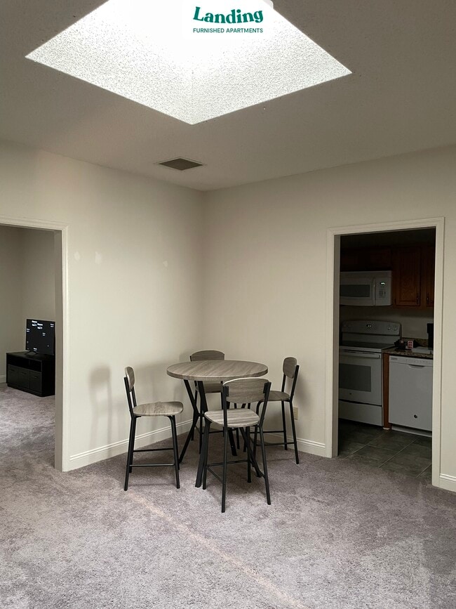 Building Photo - 610 S Elm St