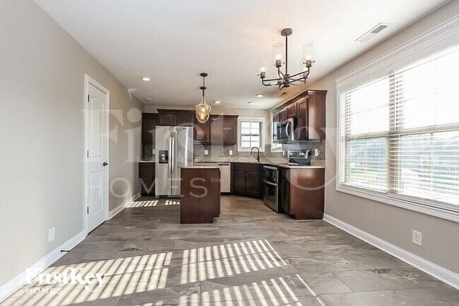 Foto del edificio - 718 Rushville Dr
