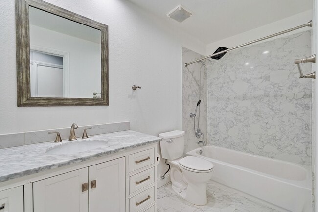 Building Photo - Stunning Single Family Home