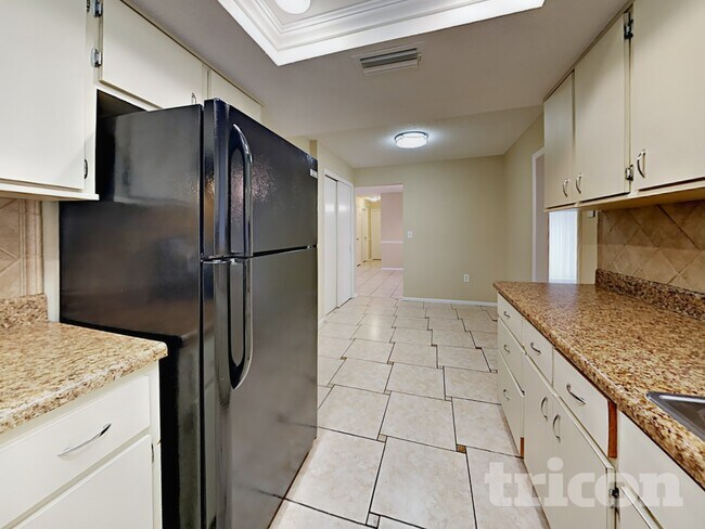 Building Photo - 6320 Moog Rd