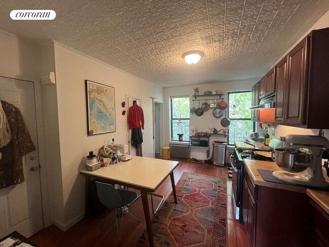 Building Photo - 306 3rd Ave