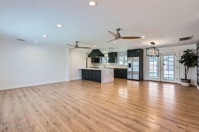 Building Photo - 3344 N 62nd Pl