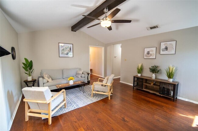 Foto del edificio - 7402 Bucknell Dr