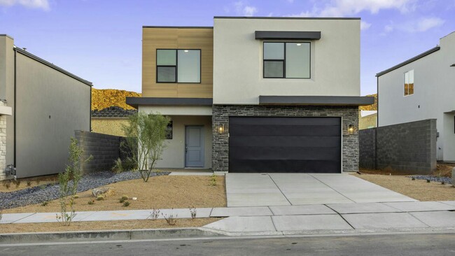 Building Photo - Stunning 4 bedroom home with great amenities