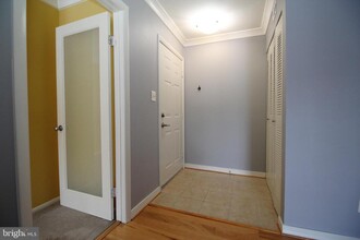 Building Photo - 11657 Chesterfield Ct