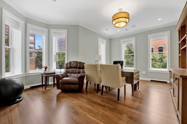 Foto del edificio - 103 E Chestnut St