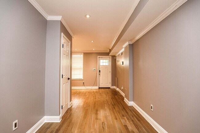 Foto del edificio - 544 Newton Pl NW